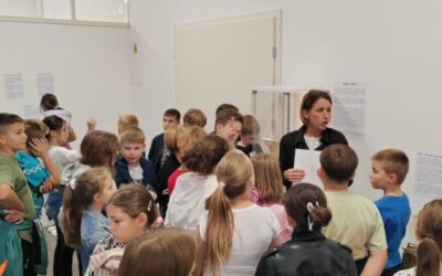 Učenici 3.b i 4.b razreda posjetili izložbu satova…